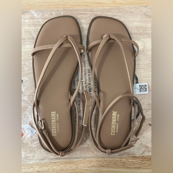 Cushionaire memory foam Light Brown Strappy Sandals - Picture 1 of 4
